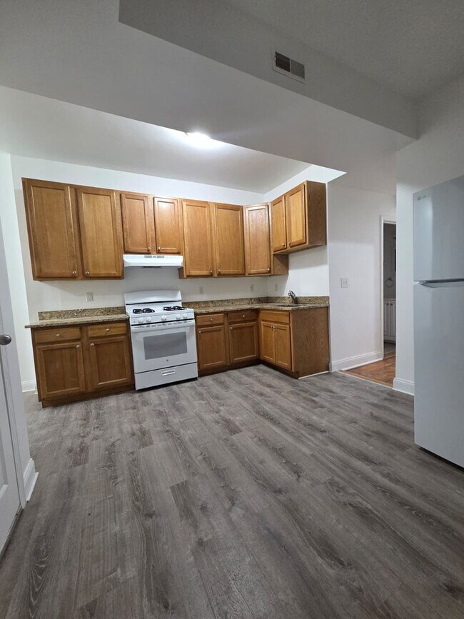 Building Photo - 136-138-138 Chestnut St