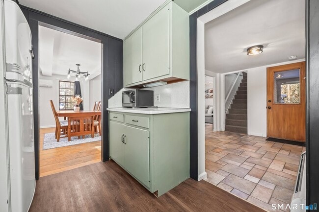 Building Photo - 62 Church St