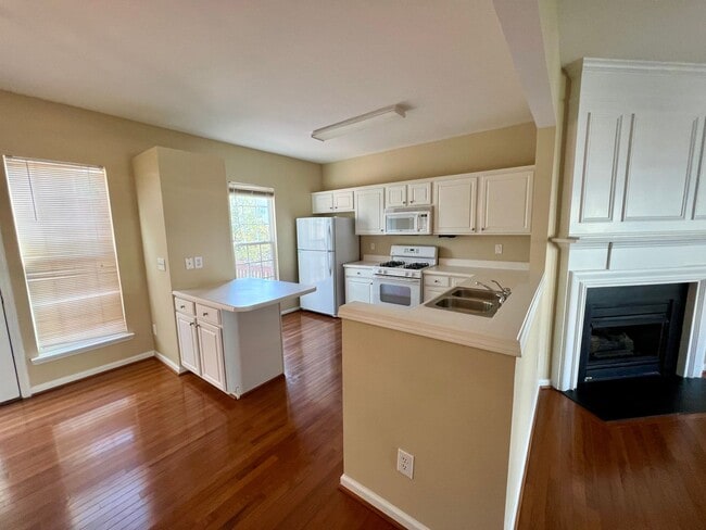 Building Photo - 413 Ruby Walk Dr