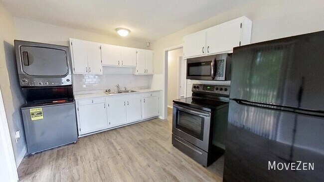 Building Photo - 4201 Carlyle Dr