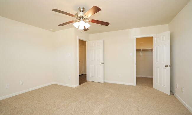 Building Photo - 10914 Barker View Dr