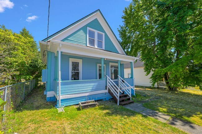 Building Photo - 4 Bedroom Home for Rent! Remodeled Home wi...