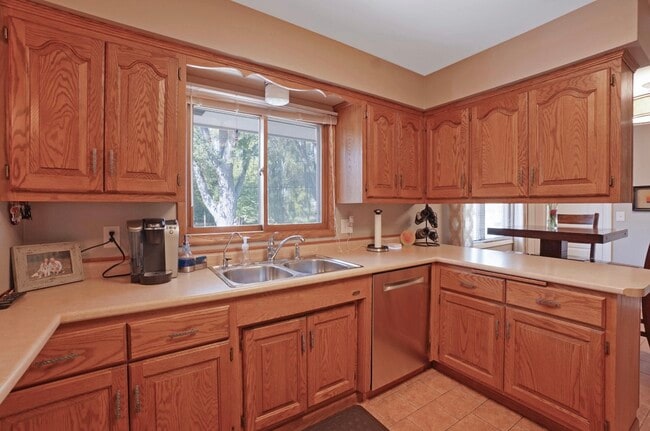 Kitchen - 4665 N 159th St