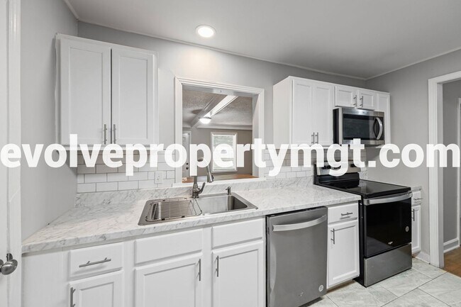 Building Photo - Charming Newly Renovated Home in East Memp...