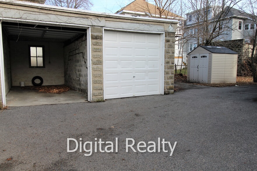 Parking - 187 Trapelo Rd
