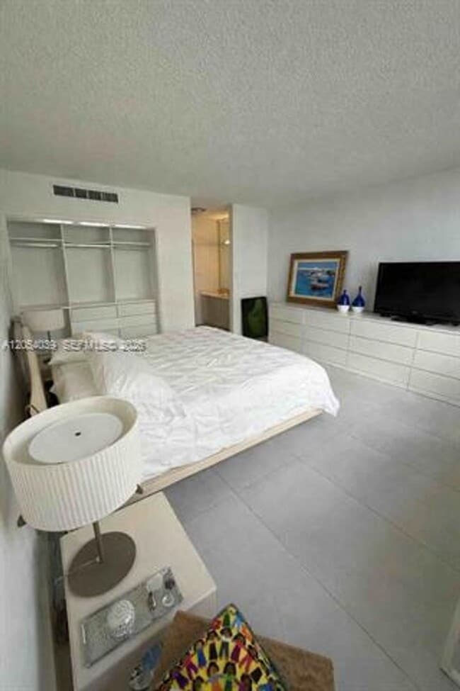 Building Photo - 9225 Collins Ave