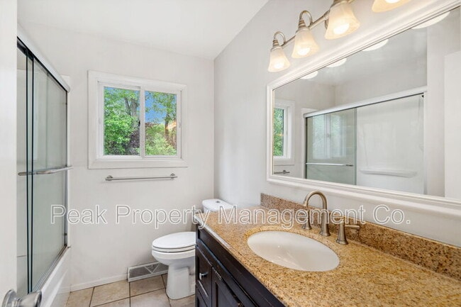 Building Photo - 1512 Brentwood Dr