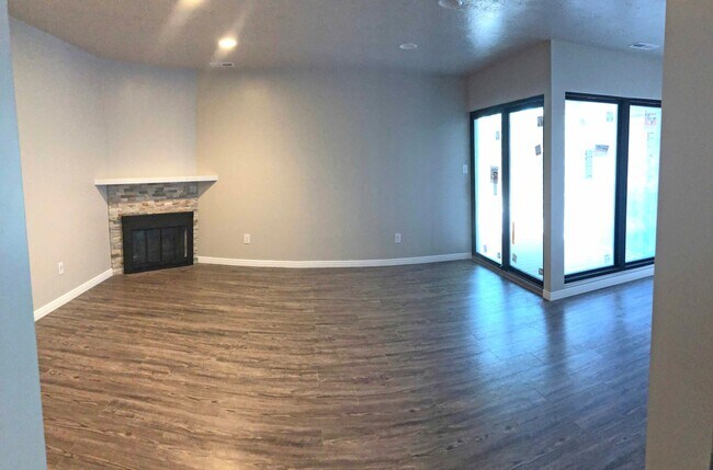 Building Photo - Beautiful Salt Lake City Condo for rent!