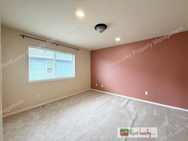 Building Photo - Amazing 5 Bedroom Home in Bothell with Gorgeous Finishes and Large Family Room!