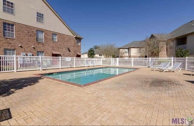 Building Photo - 900 Dean Lee Dr