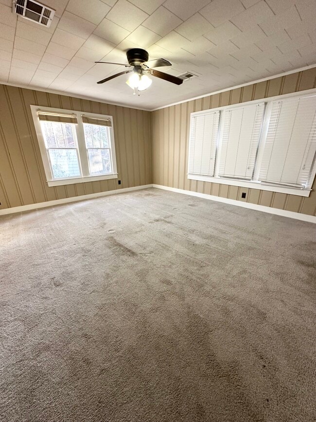 Building Photo - 1312 W University Ave