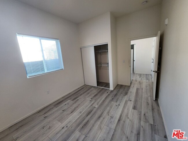 Building Photo - 1120 E 25th St