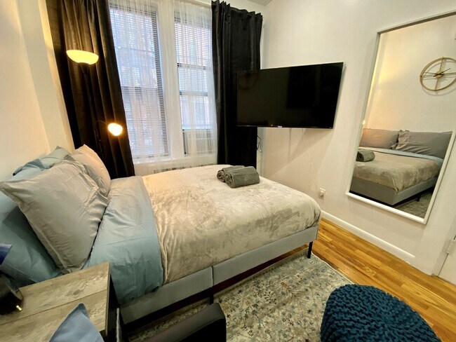 Building Photo - 310 E 103rd St