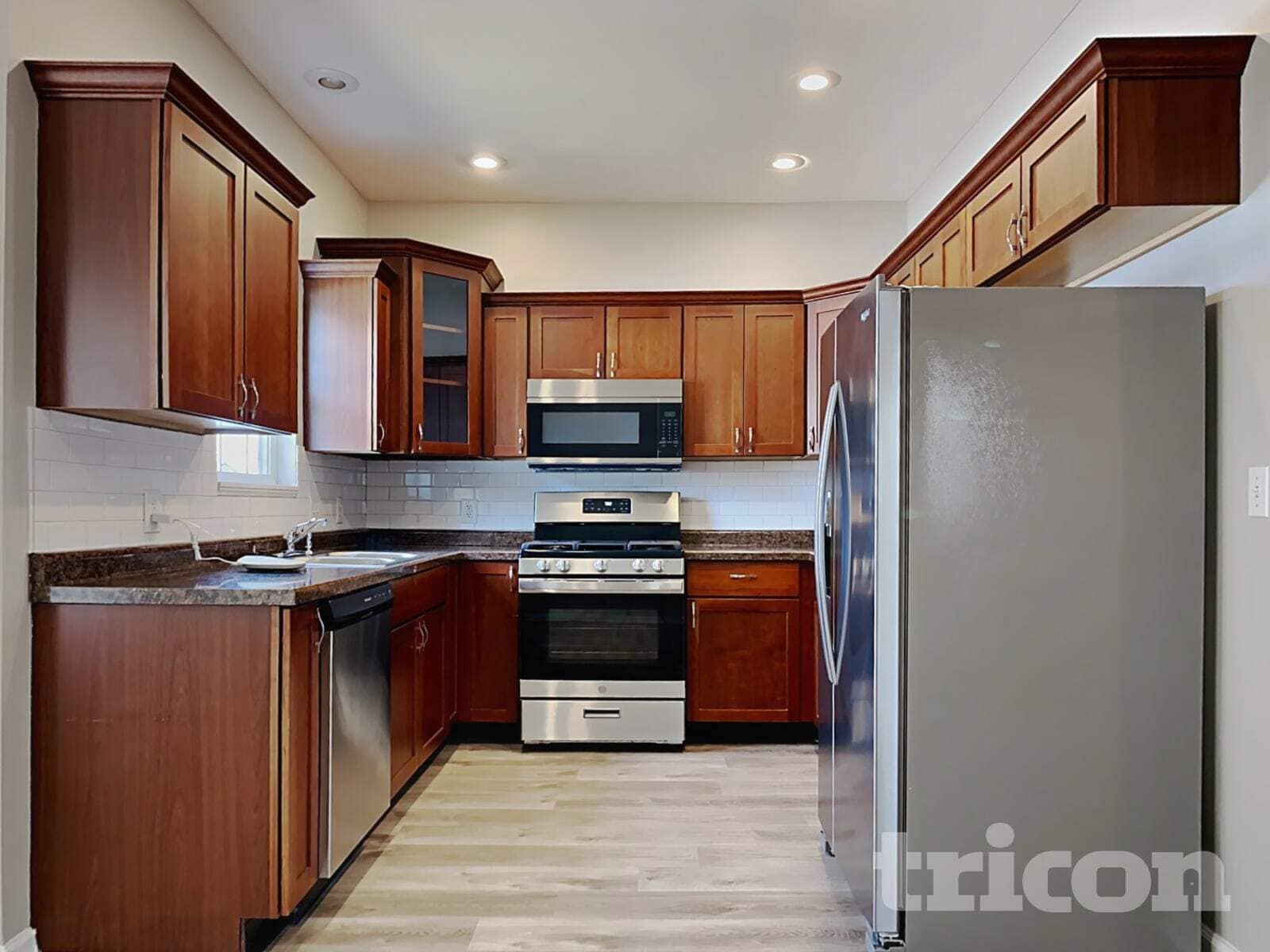 Building Photo - 4682 Bayview Dr