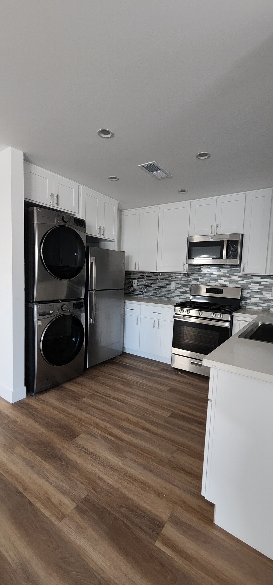 Building Photo - 2752 Thurman Ave