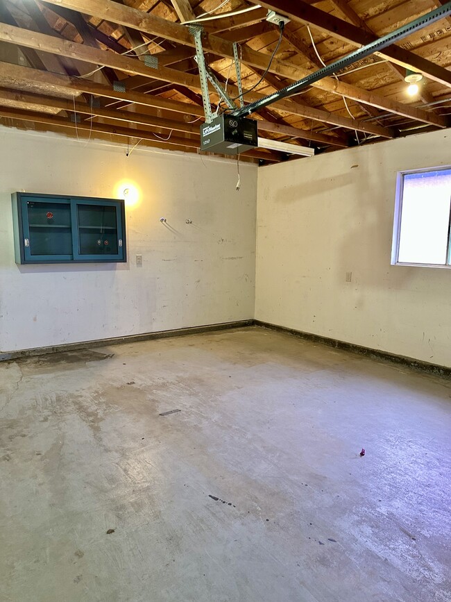 Building Photo - 1313 E Millard Way
