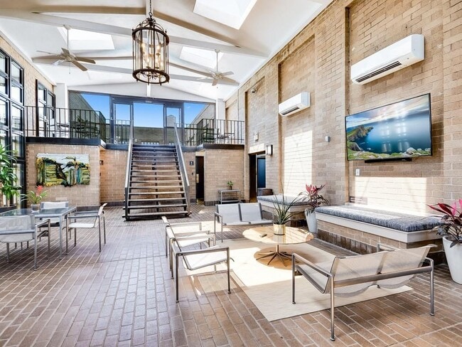 Building Photo - 1122 Colorado St