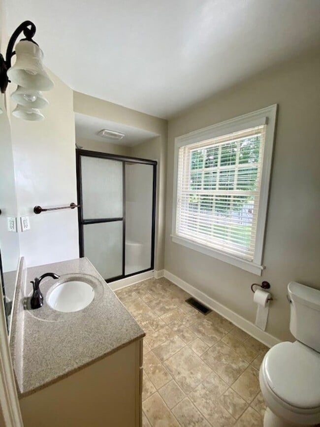 Building Photo - JUST REDUCED!!  Gorgeous 3 Bedroom Renovat...