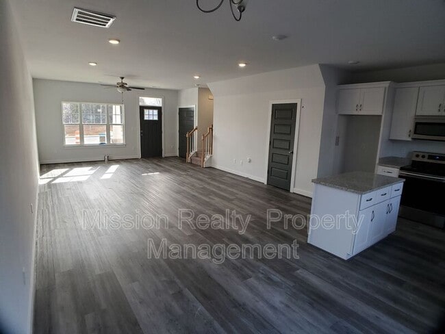 Building Photo - 4504 Josephine Ln