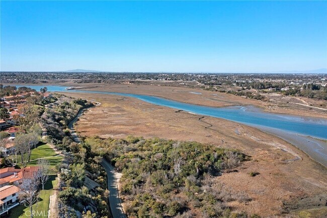 Building Photo - 2981 Quedada