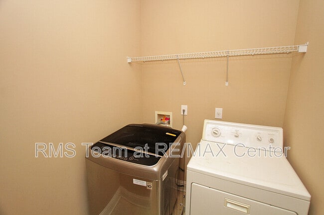 Building Photo - 3029 Woodwalk Dr