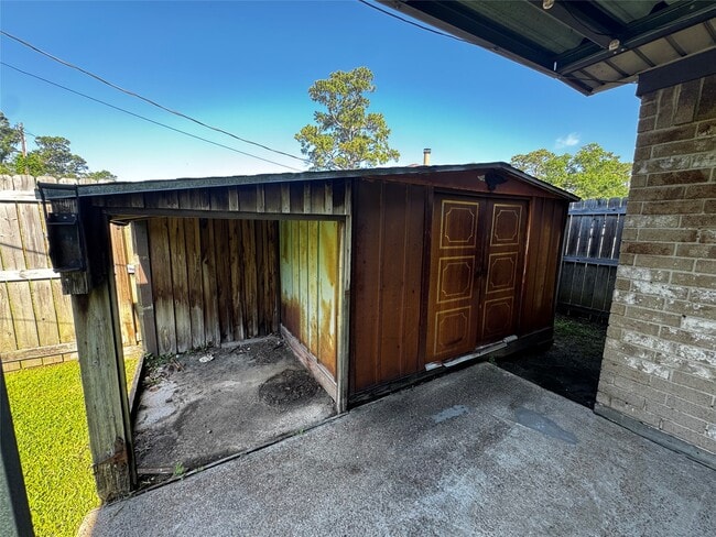 Building Photo - 9914 El Chaco Dr