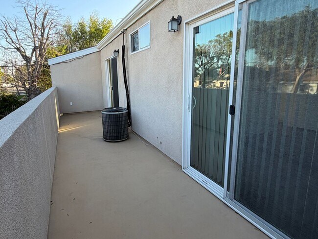 Building Photo - 150-152 S. Harwood Street