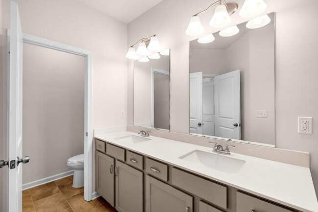 Building Photo - Beautiful Brand New 3 Bedroom 2.5 Bath Townhome in Hickory Glen!