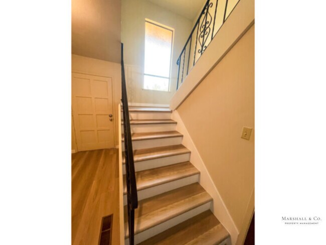 Building Photo - UPDATED AND BEAUTIFUL 2BR/1BA DUPLEX TOWNHOME, NEW WOOD FLOORING, PRIV. ENCLOSED BACK YARD, 2 CAR GA