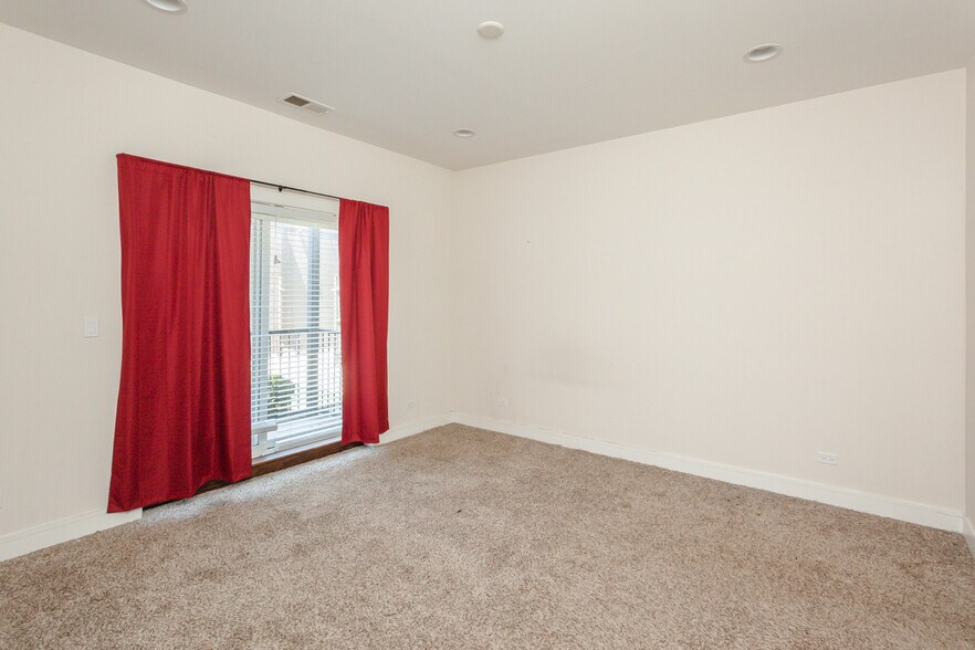 Building Photo - 3508 N Sacramento Ave