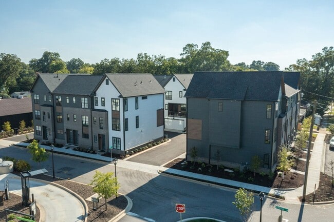 Building Photo - 2 BR 2.5 BA- Downtown Greenville Townhome-...