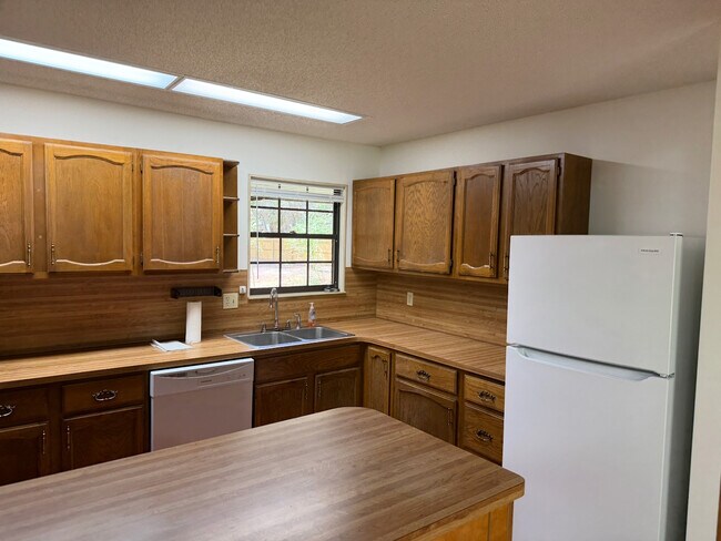 Building Photo - 3660 Crazy Horse Trail