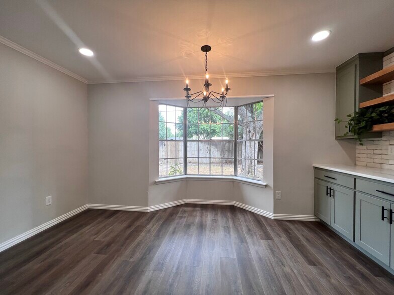 Kitchen - 6403 Dreyfuss Rd