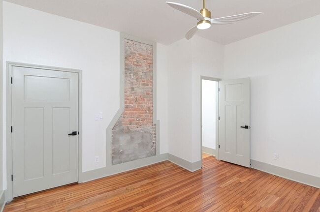 Building Photo - Pre-Leasing for the 26-27 School Year! - M...