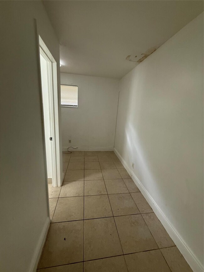 Building Photo - 1139 NW 9th Ave
