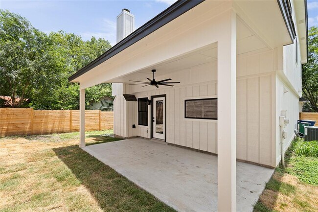 Building Photo - 8708 Cretys Cove