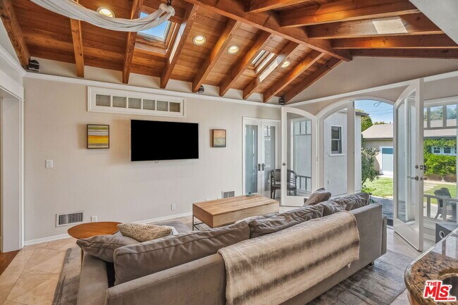 Building Photo - 1749 Hill St