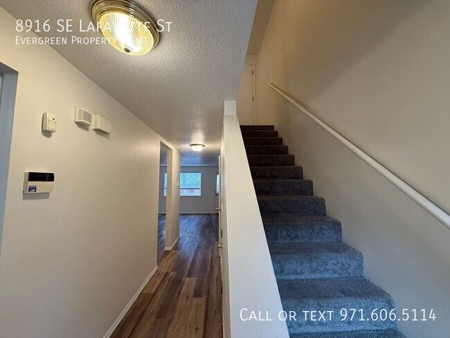 Building Photo - 8916 SE Lafayette St