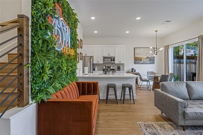 Building Photo - 1811 Webberville Rd