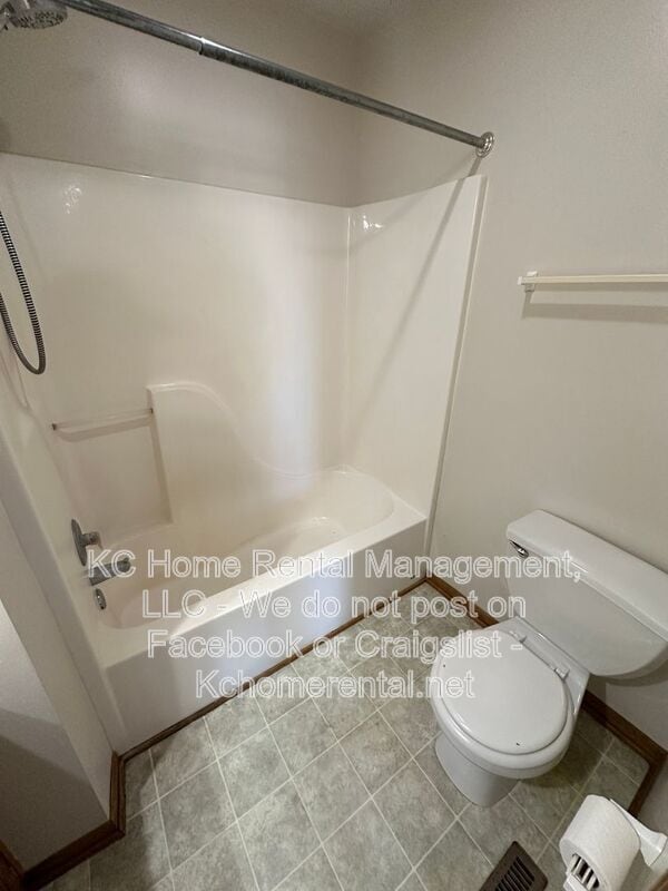 Building Photo - 766 Spring Cir