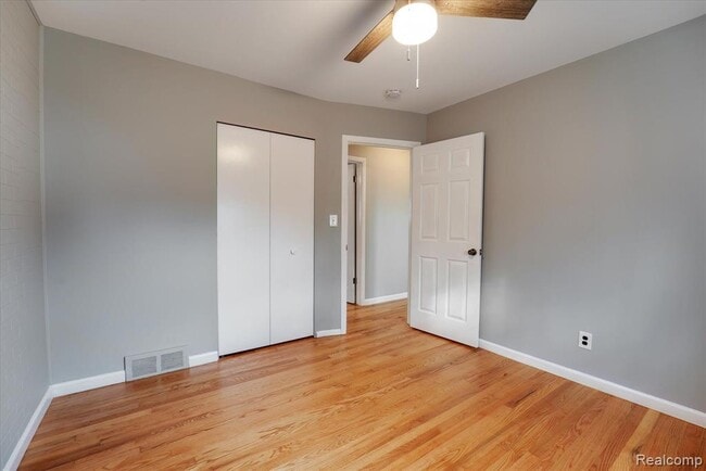 Building Photo - 32536 Warner Dr