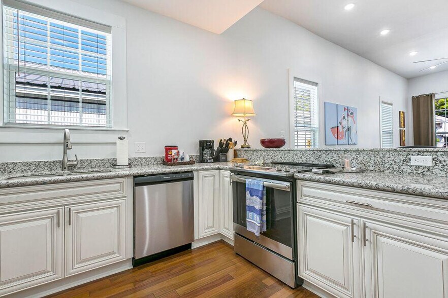 Building Photo - 4018 Tchoupitoulas St
