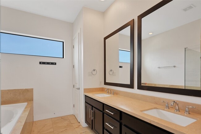 Building Photo - 1810 Thompson St