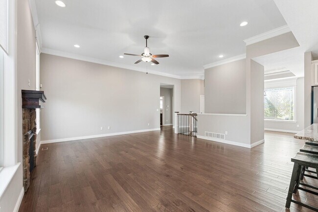 Building Photo - 1605 Labrador Dr