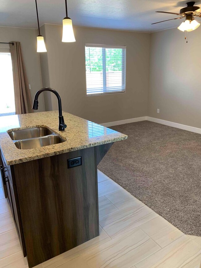 Building Photo - Desert Hills Townhomes, Location, location...