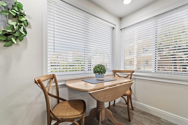 Building Photo - 275 Palm Ave