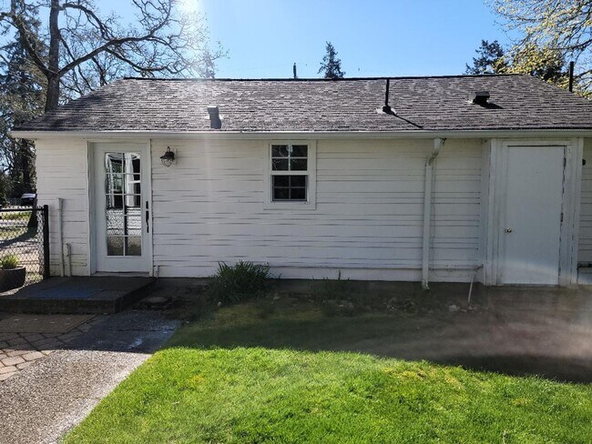 Building Photo - Beautiful Craftsman-style 3 bedroom, 2 bath home (1632 sq ft)  near Lake Steilacoom PLUS studio c...