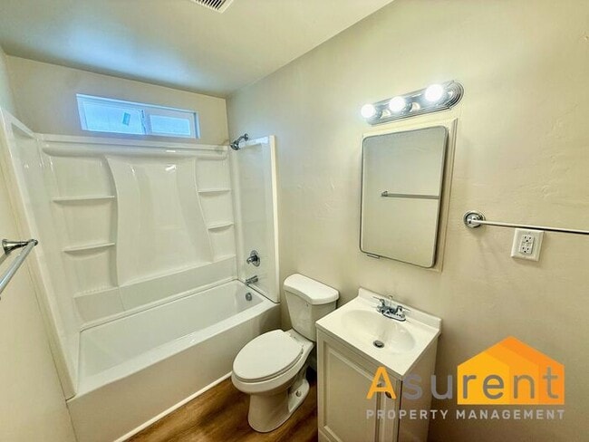 Building Photo - Freshly Renovated 3-Bedroom, 1-Bath Duplex in Ashland