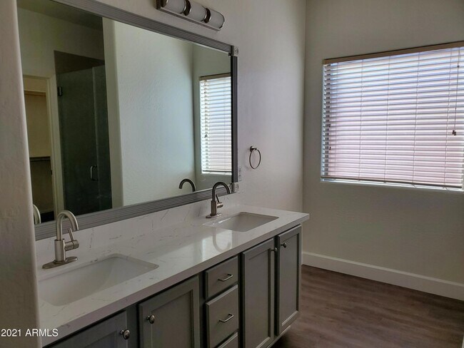 Building Photo - 2056 E Riviera Dr