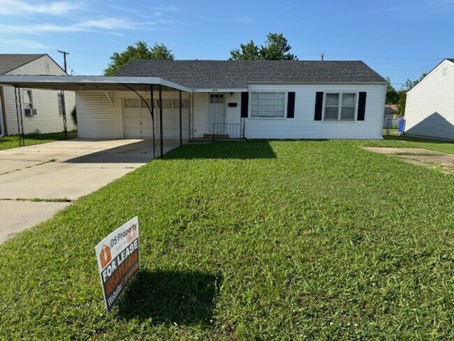 Building Photo - 2 bed, one bath in Norman with carport!